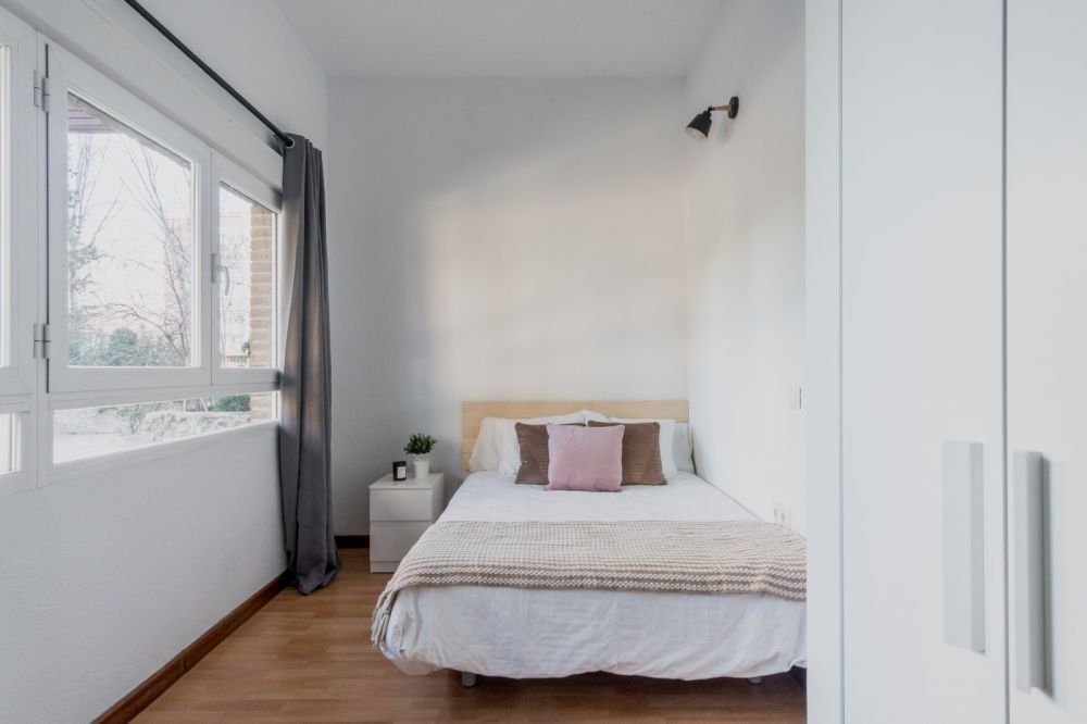 Bright&nbsp; double room in Camino de Vinateros