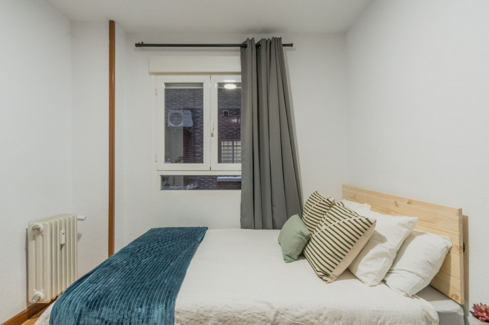 Spacious double room in Camino de Vinateros