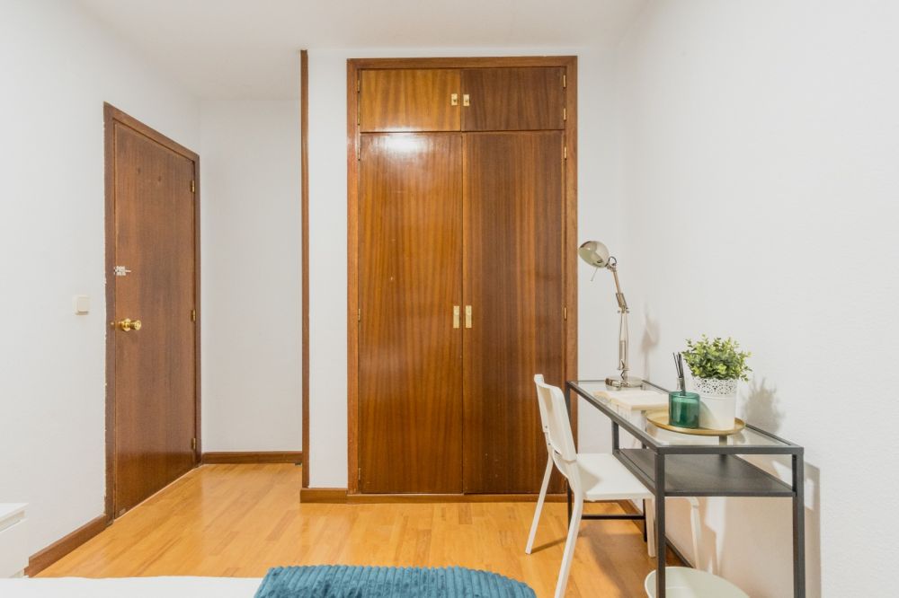 Spacious double room in Camino de Vinateros