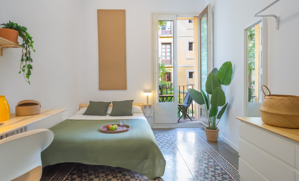 Born 1 · Luminosa habitación doble con balcón