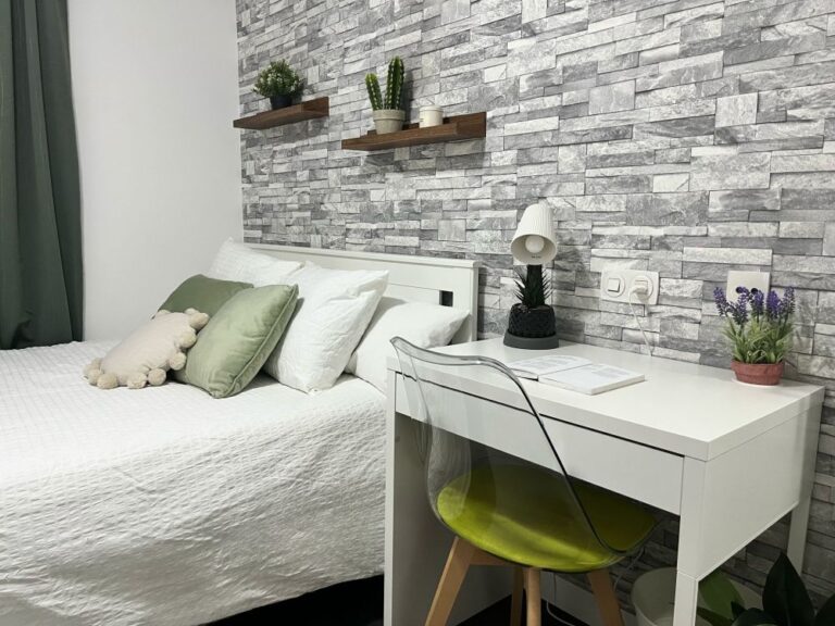 Cozy room in Madrid Rio