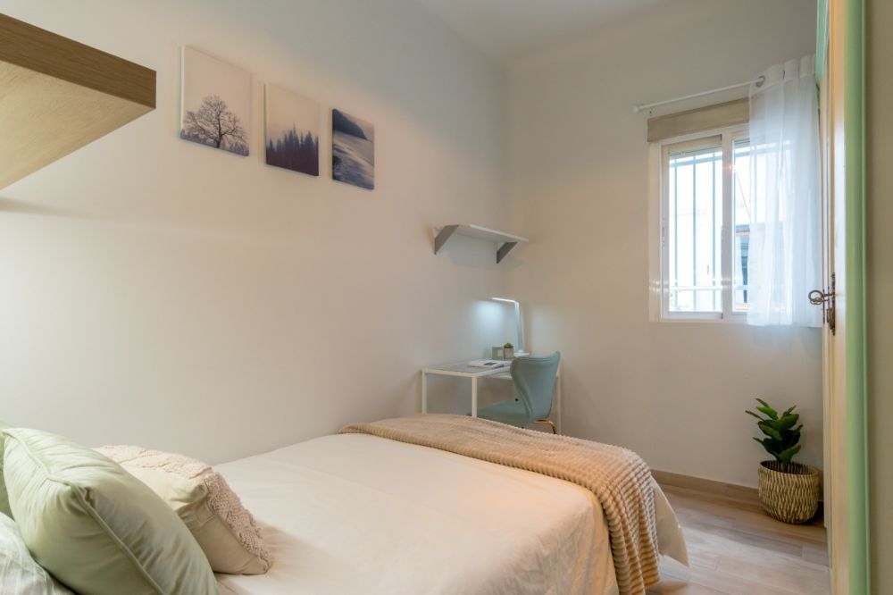 Pleasant room in Eduardo Marquina
