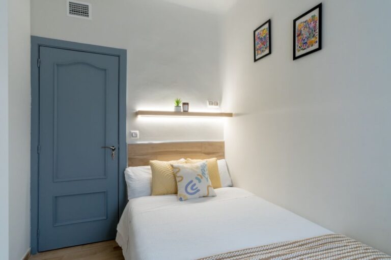 Comfortable room in Eduardo Marquina