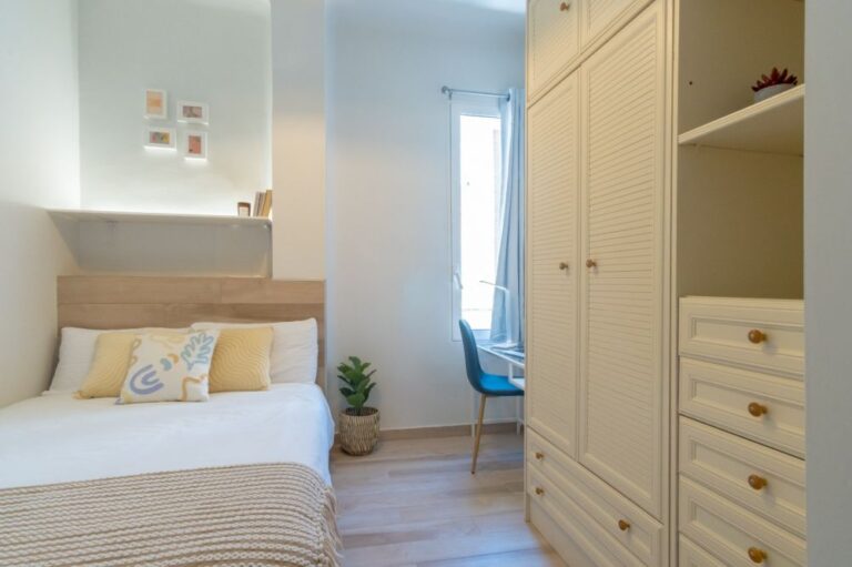 Spacious double room in Comillas