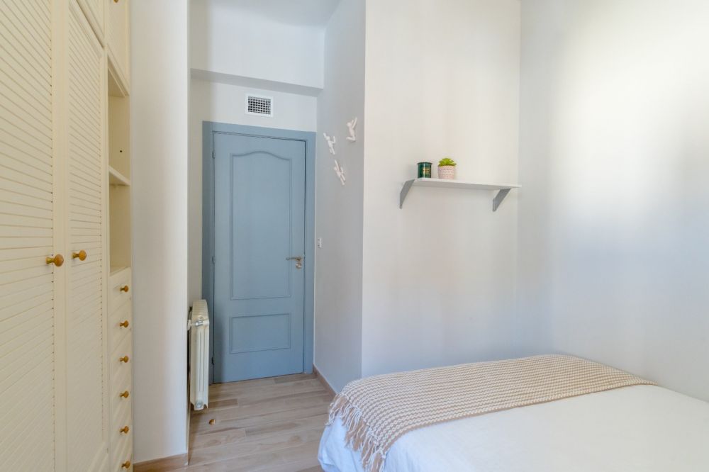 Spacious double room in Comillas