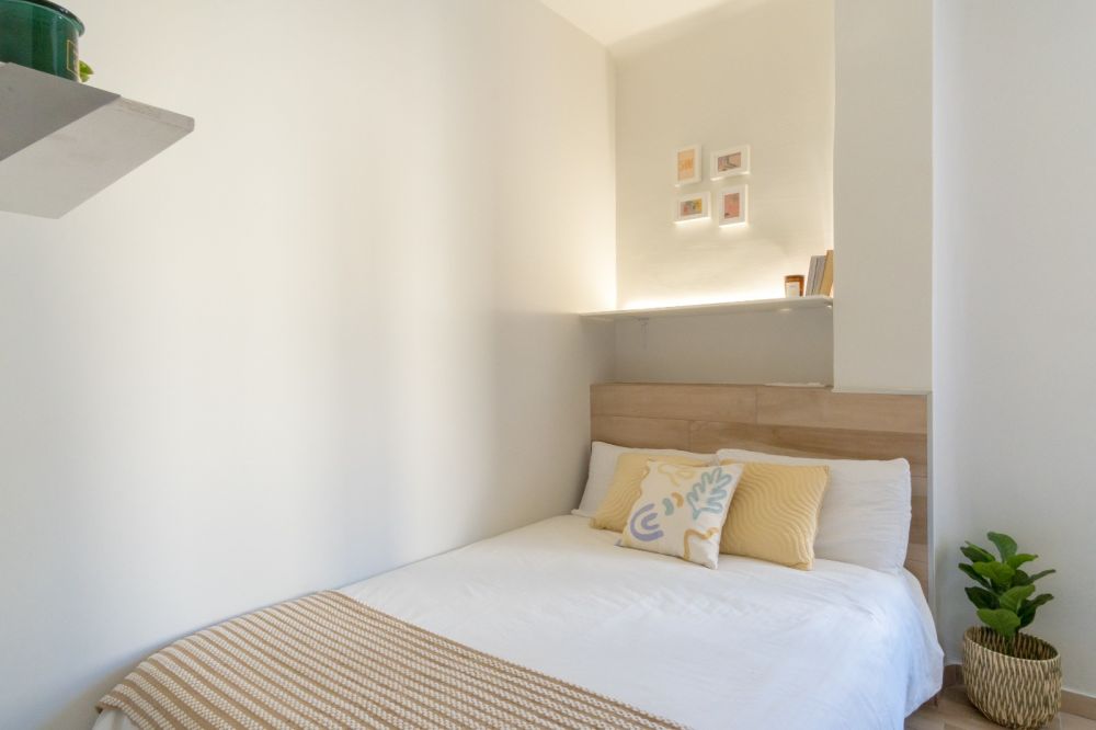 Spacious double room in Comillas