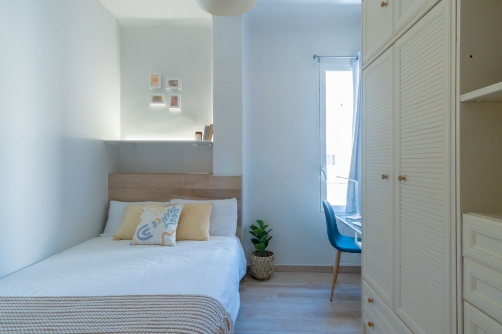 Spacious double room in Comillas