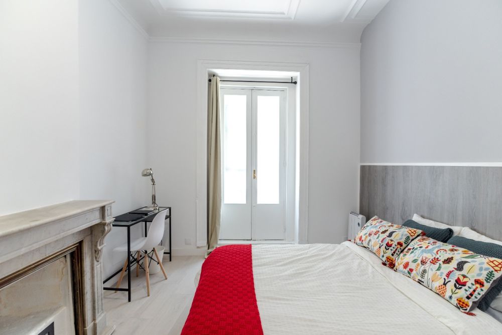 Spacious room in Fuencarral