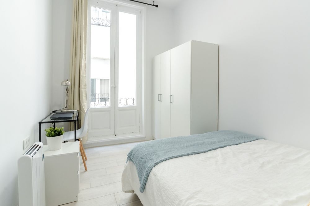 Well-equipped room in Fuencarral Street