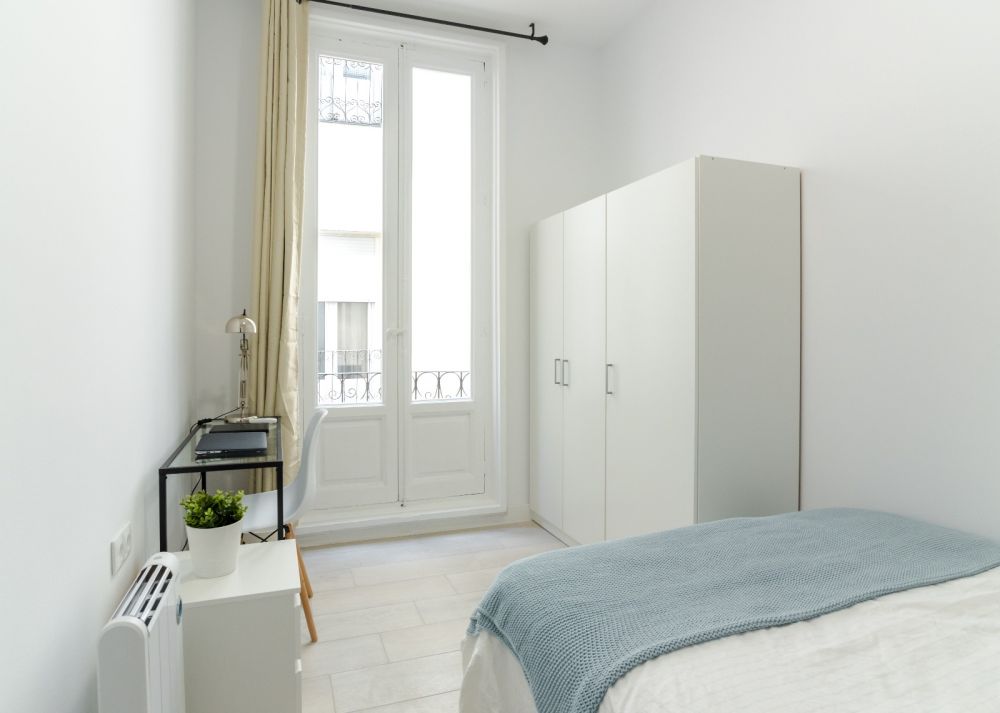 Well-equipped room in Fuencarral Street