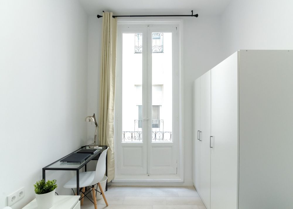 Well-equipped room in Fuencarral Street