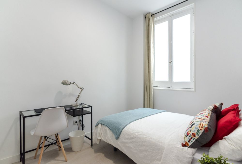 Beautiful modern room in Fuencarral