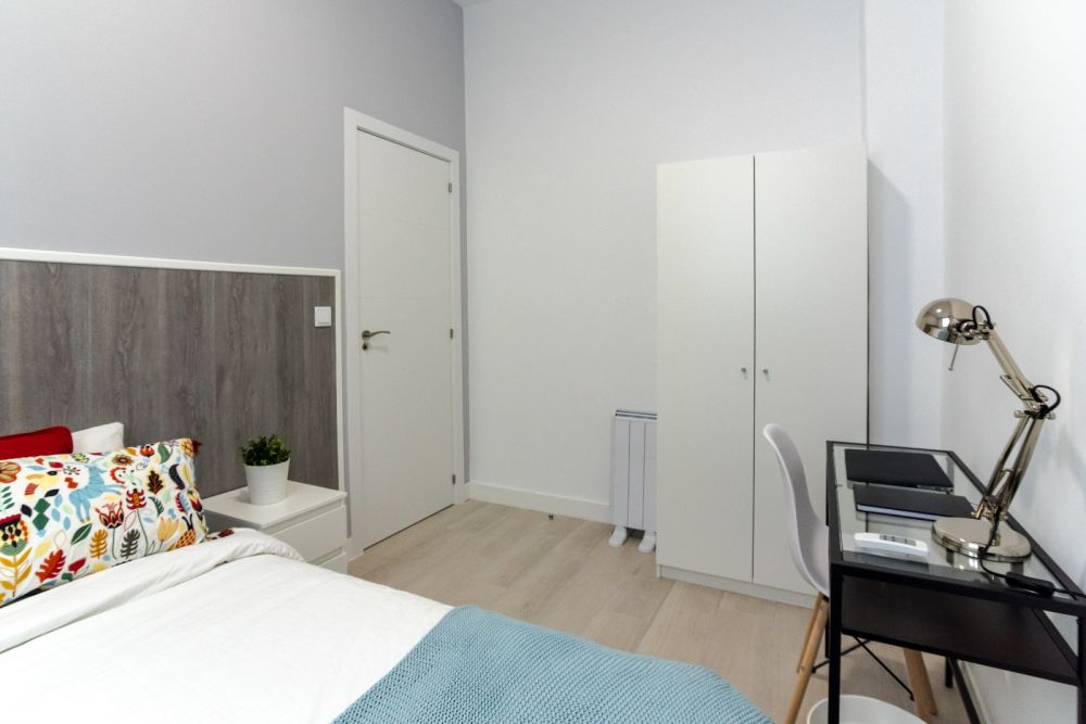Beautiful modern room in Fuencarral
