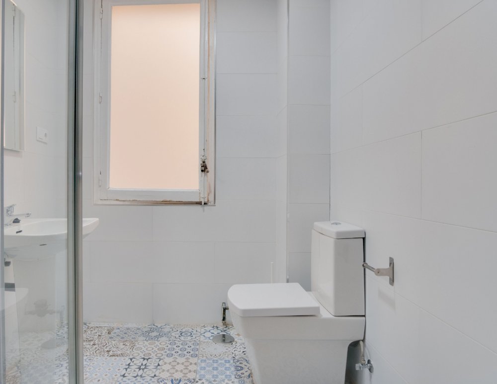 Bright room in Fernán González Street