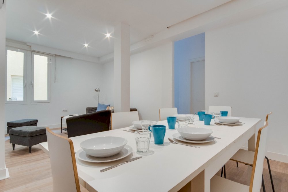 Bright room in Fernán González Street