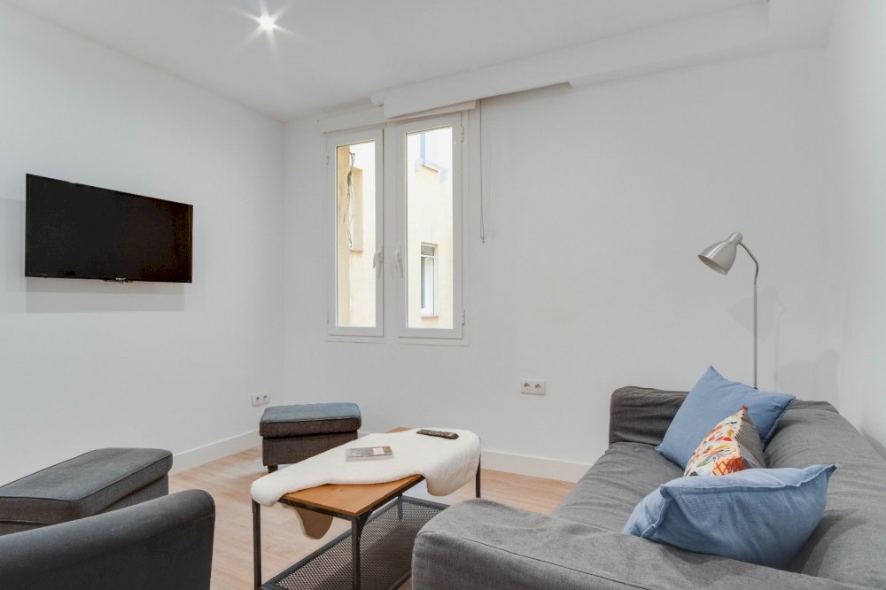 Bright room in Fernán González Street