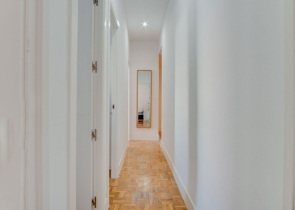 Bright room in Fernán González Street