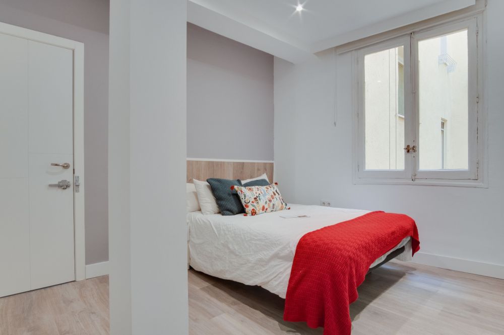 Centrally located room in Fernán Gonzalez Street