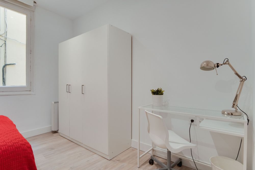 Centrally located room in Fernán Gonzalez Street