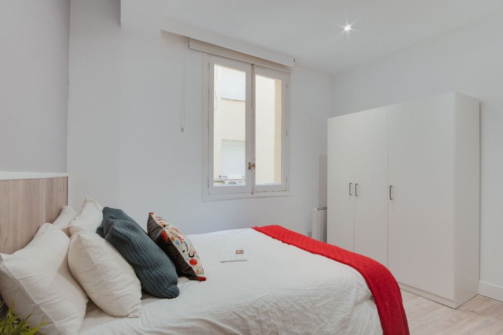 Centrally located room in Fernán Gonzalez Street