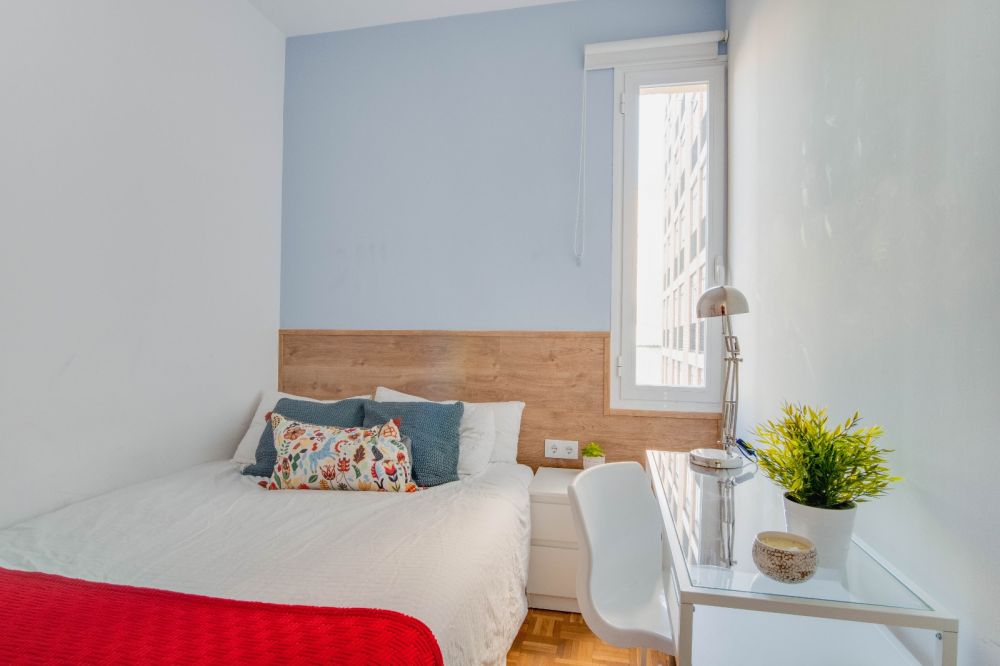 Charming room in Fernán Gonzalez Street