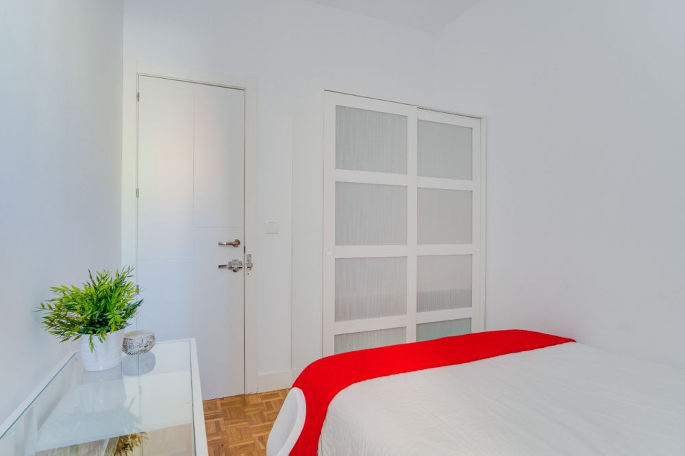 Charming room in Fernán Gonzalez Street
