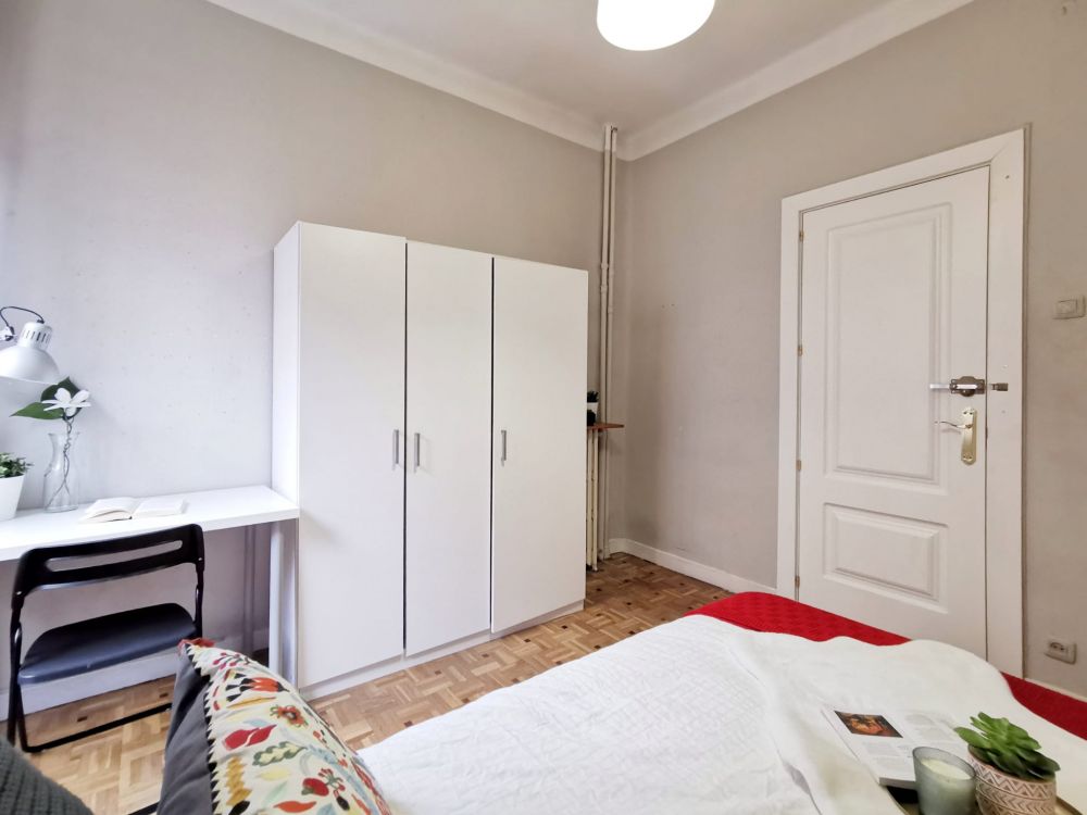 Bright room in Fernández de los Ríos