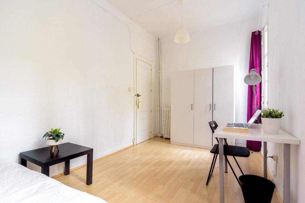 Charming room in Fernández de los Ríos