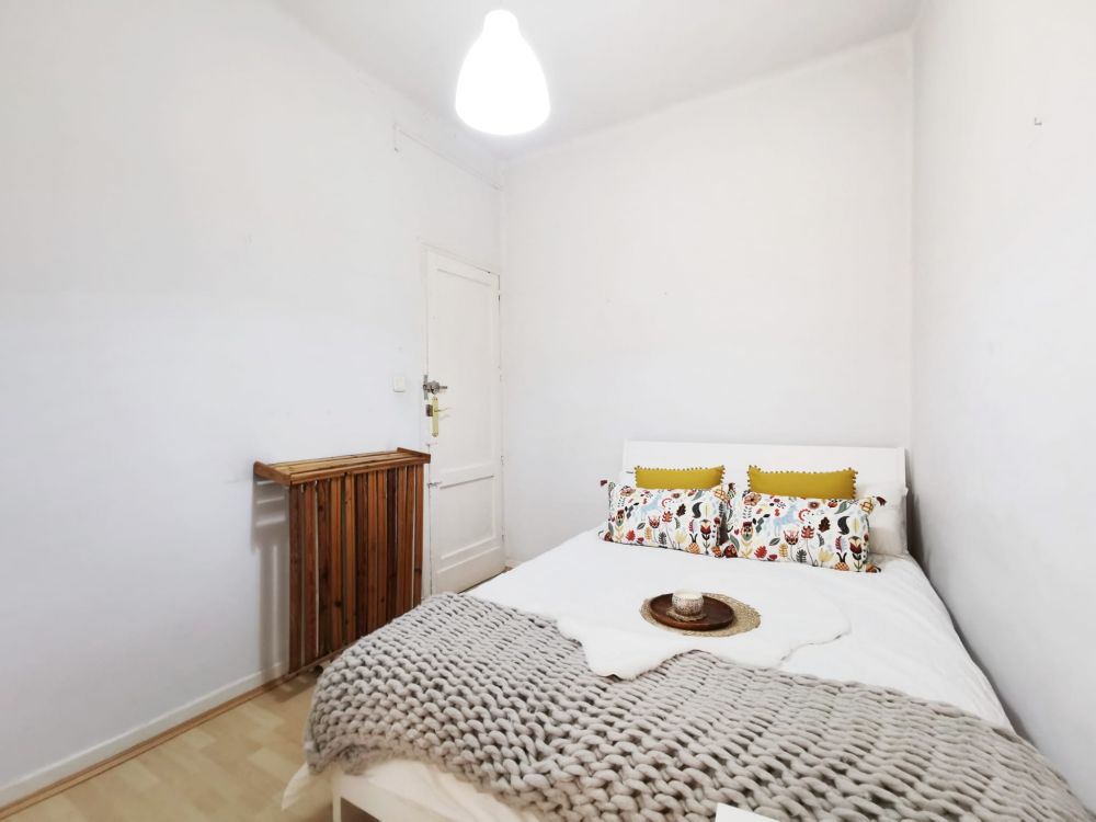 Nice double room in Fernández de los Ríos