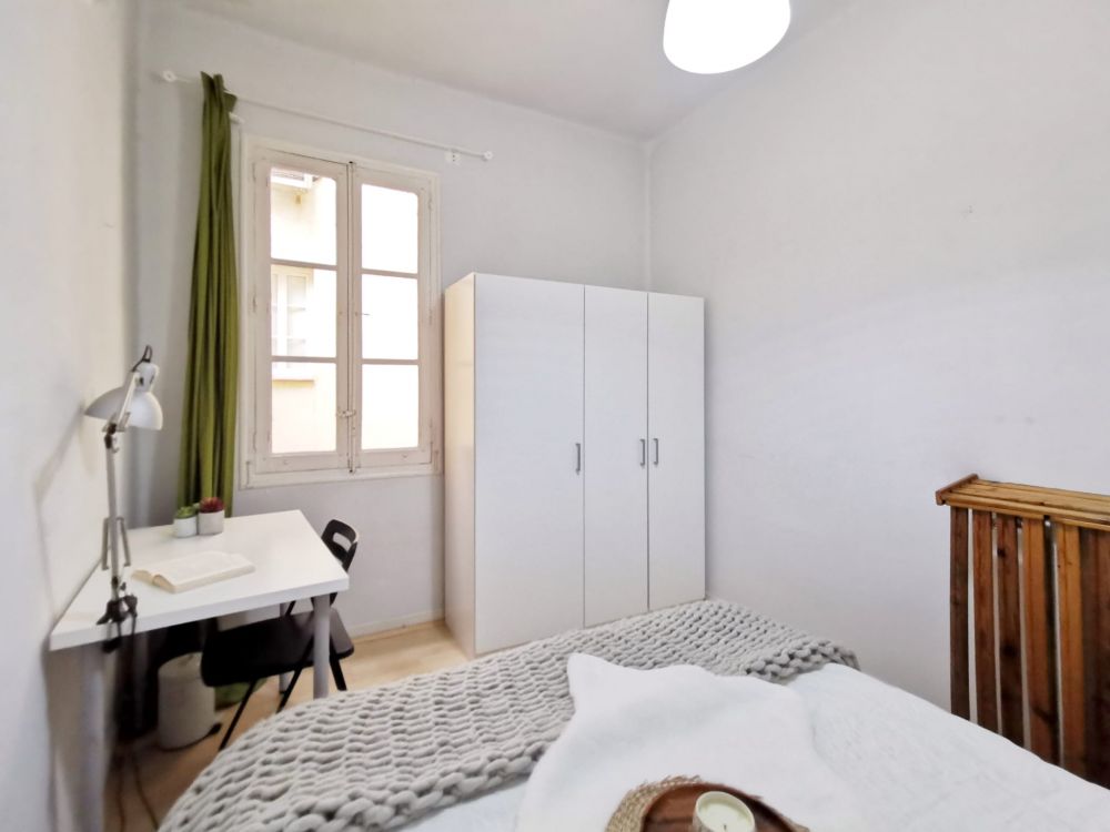 Nice double room in Fernández de los Ríos