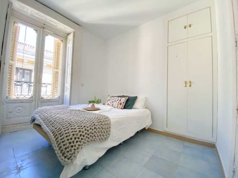 Room near Sol