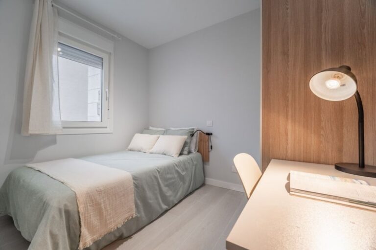 Bright room on Ganges Street