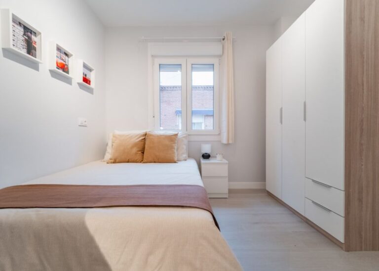 Spacious room on Ganges Street
