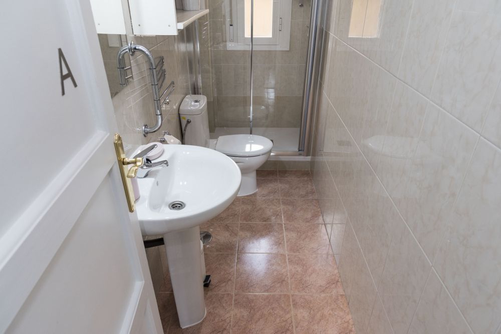 Spacious double room in General Lacy Street