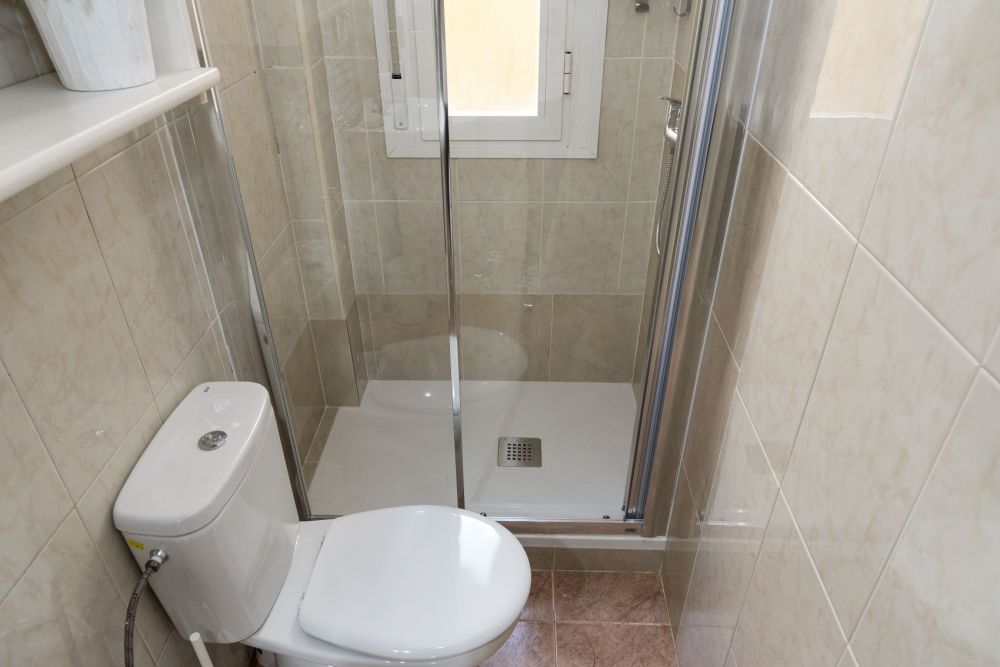 Spacious double room in General Lacy Street