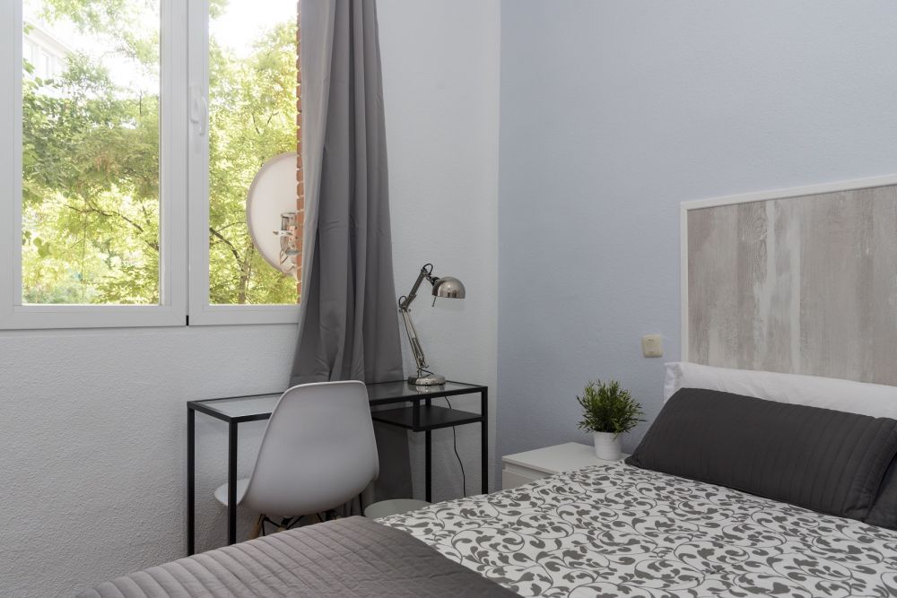 Spacious double room in General Lacy Street