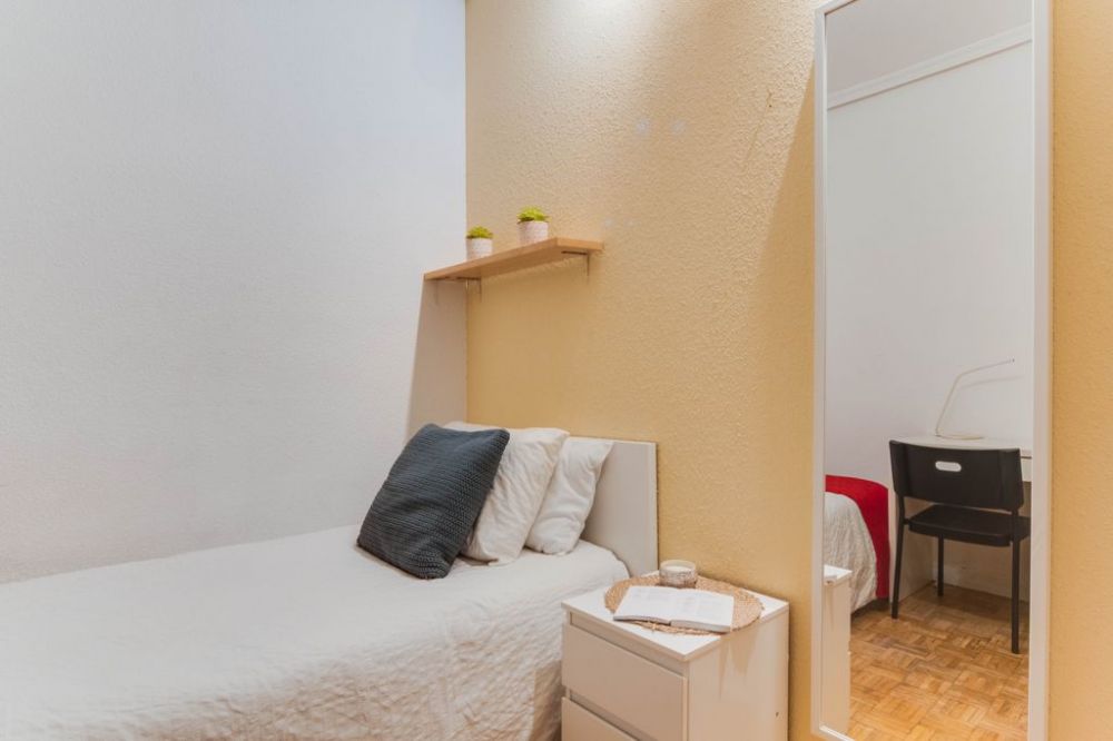 Cozy bedroom in Calle Hermosilla