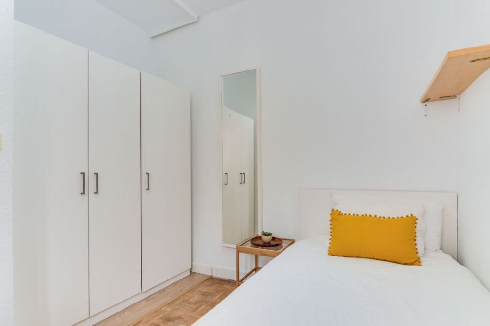 Beautiful single bedroom in Calle Hermosilla
