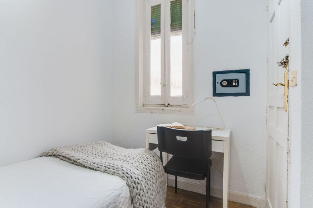 Beautiful single bedroom in Calle Hermosilla