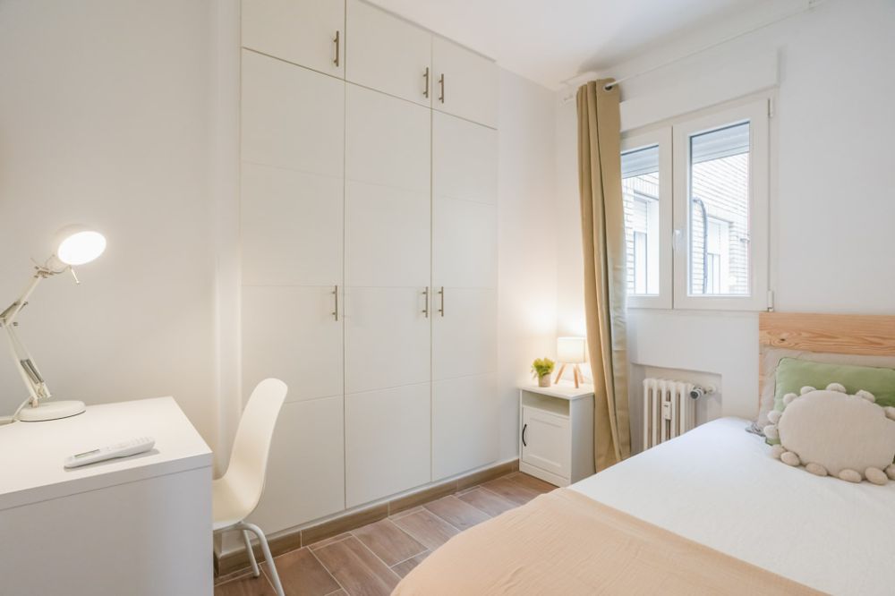 Beautiful room in Plaza España with private bathroom