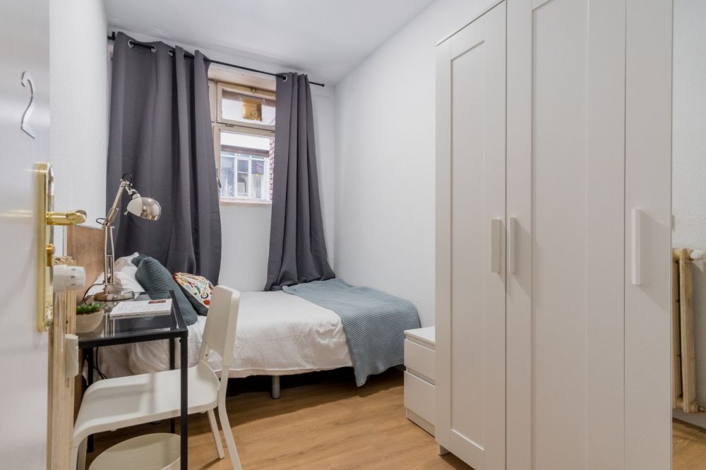 Room for students in calle Martin de los Heros