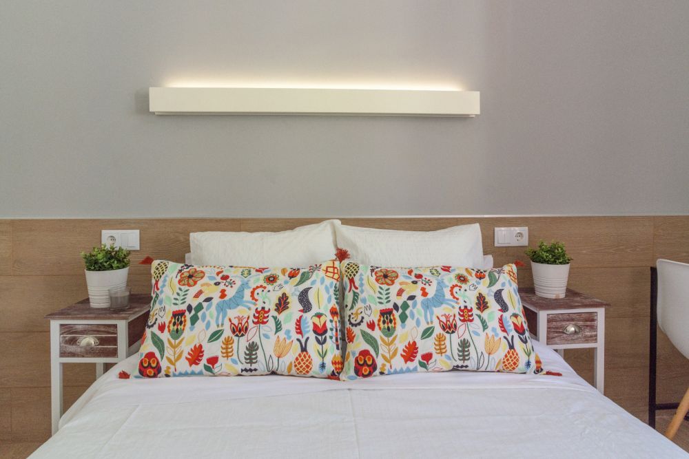 Bright room in Mesón de Paredes
