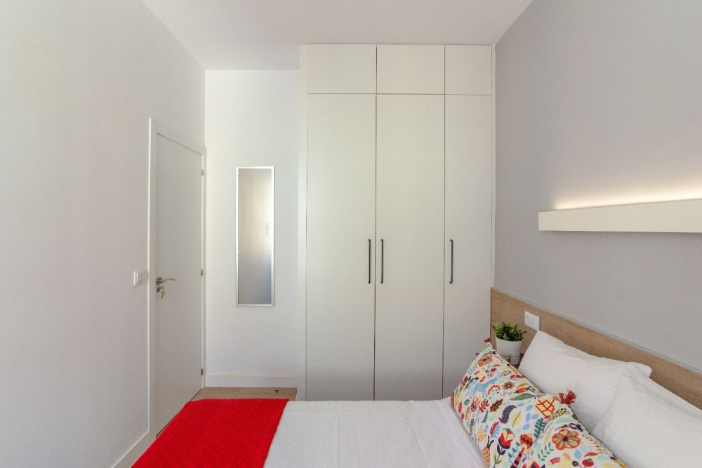 Bright room in Mesón de Paredes
