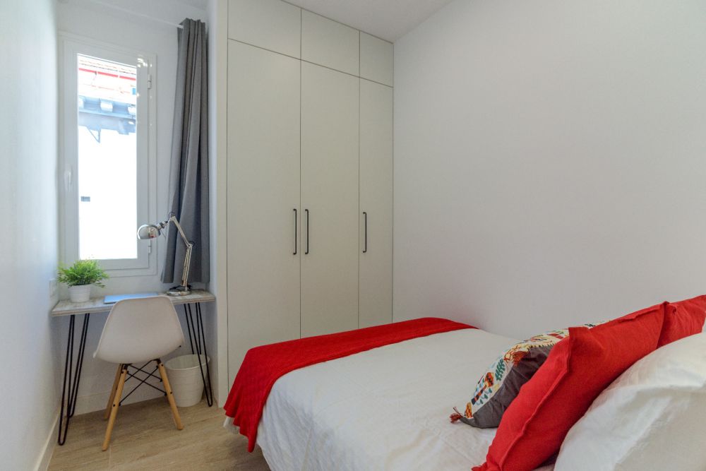 Cozy room in Mesón de Paredes