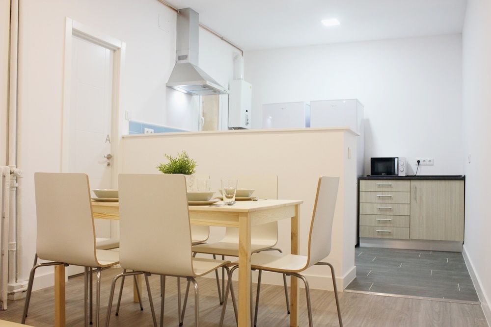 Large and beautiful room in Núñez de Balboa Street
