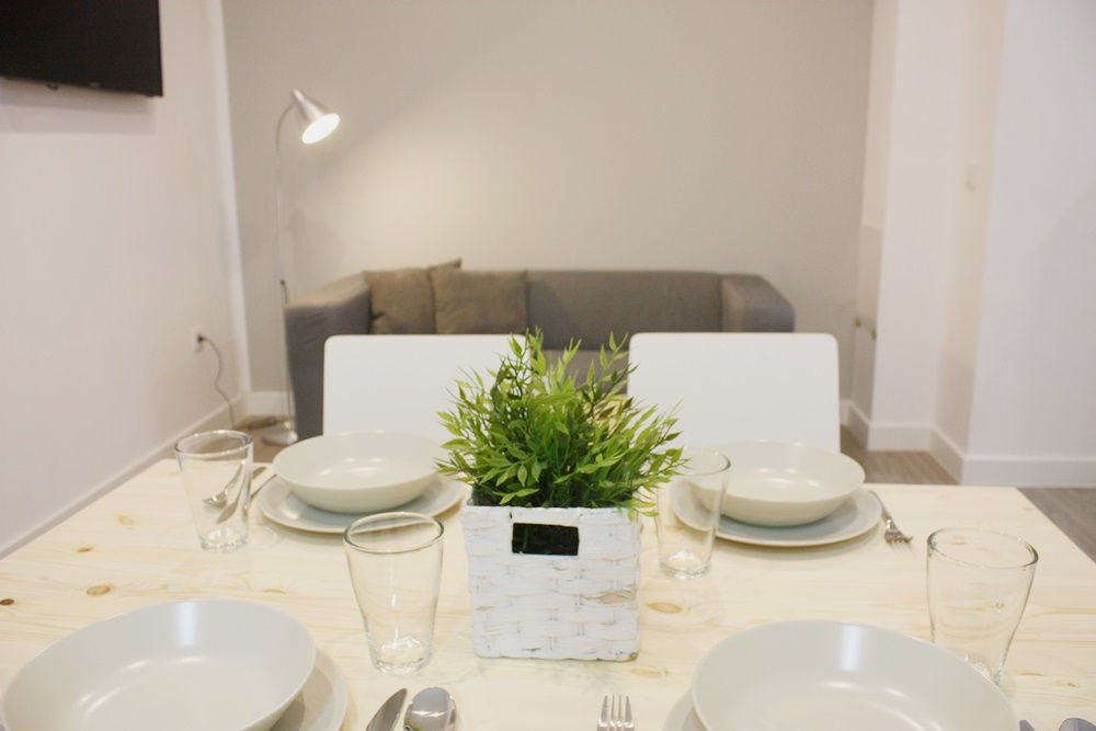 Large and beautiful room in Núñez de Balboa Street