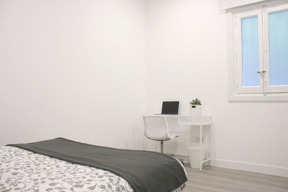 Spacious room in Núñez de Balboa Street