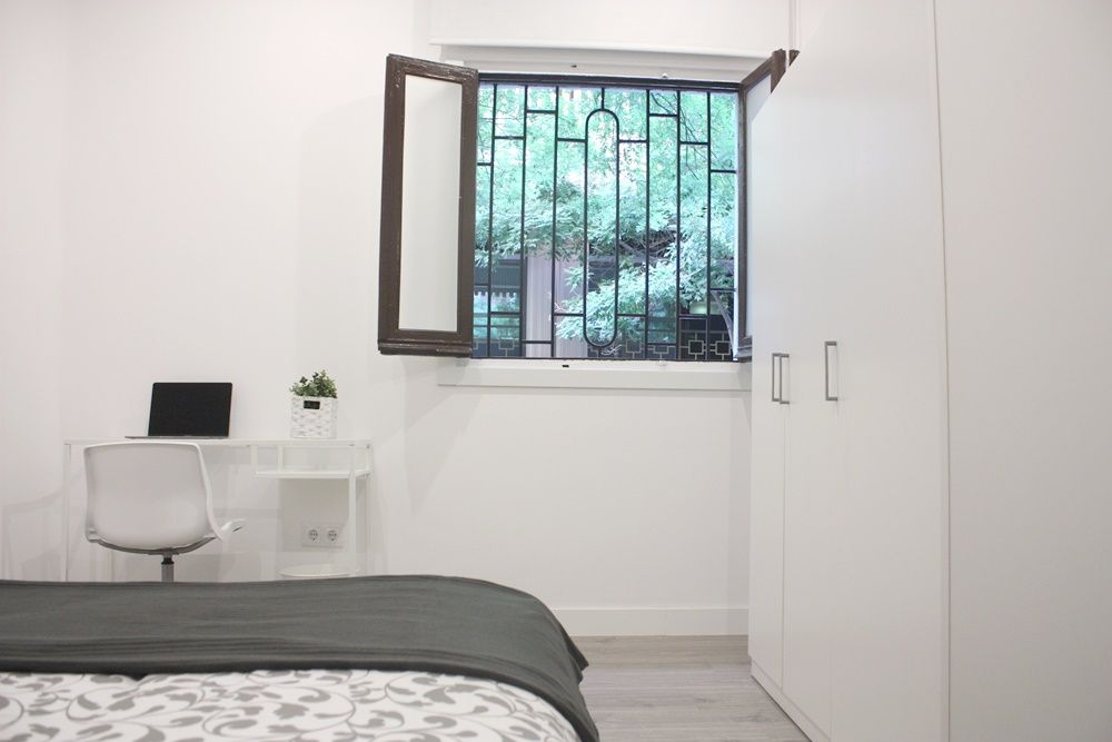 Spacious room in Núñez de Balboa Street