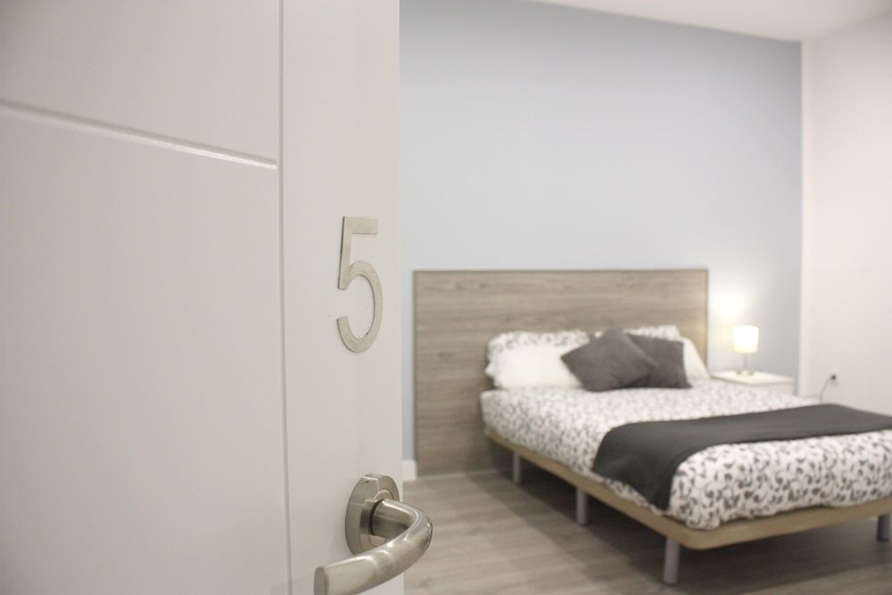 Large and beautiful room in Núñez de Balboa Street