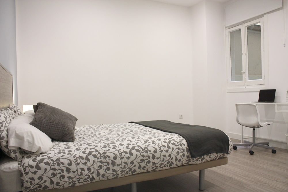 Large and beautiful room in Núñez de Balboa Street